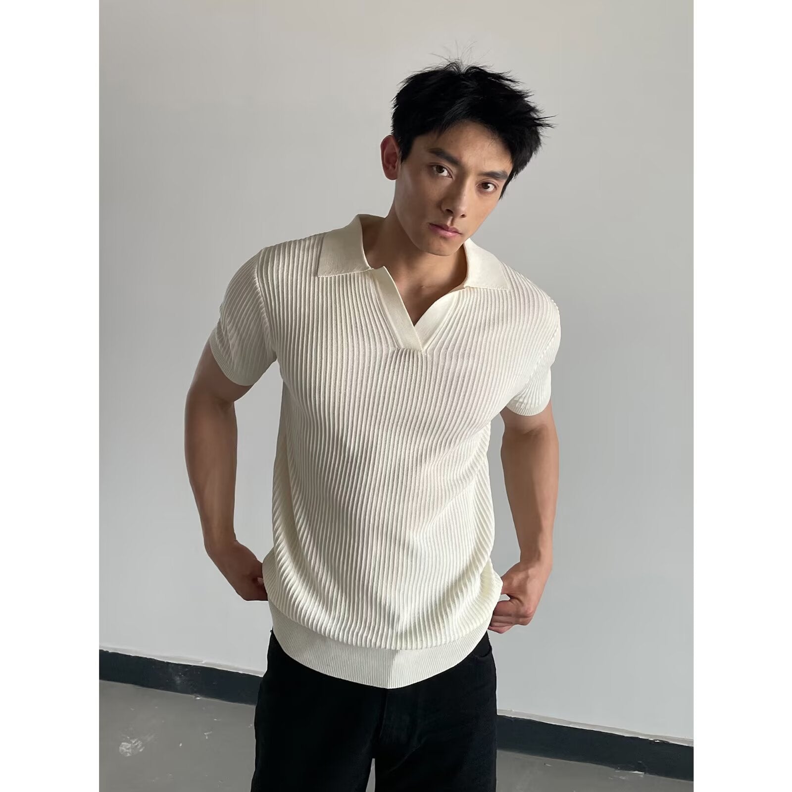 Men’s Slim-Fit V-Neck Short-Sleeve Knit with Striped Collar