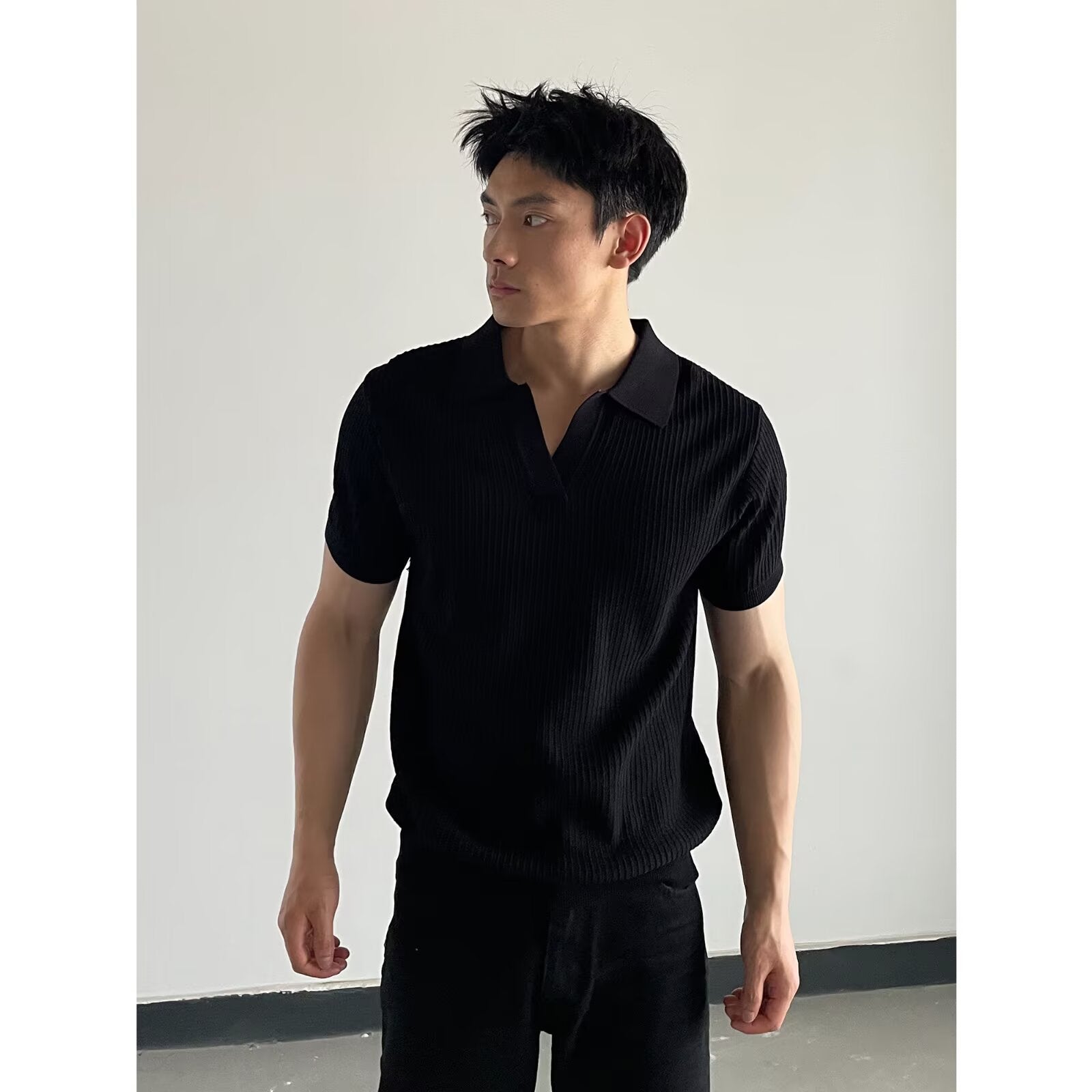 Men’s Slim-Fit V-Neck Short-Sleeve Knit with Striped Collar